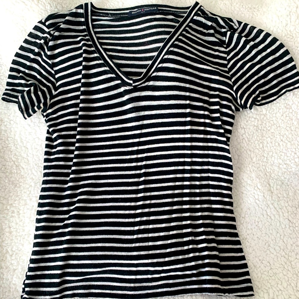 BRANDY MELVILLE TSHIRT